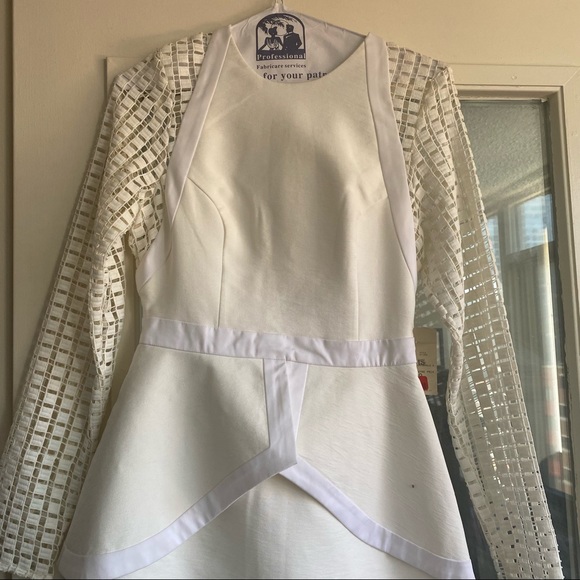 Short white dress (new with tags) - Picture 3 of 4